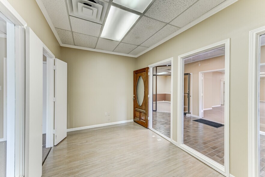 More Photos Of 14741 Pebble Bend Dr, Houston Loft Creative Space For Lease