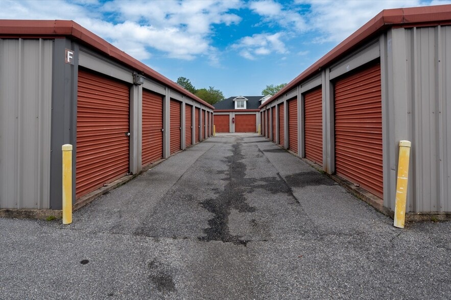 More Photos Of 721 N McKenzie St, Foley Self Storage For Sale