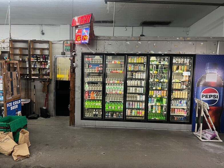 More Photos Of 1990 Dixie Hwy, Hamilton Flex For Sale