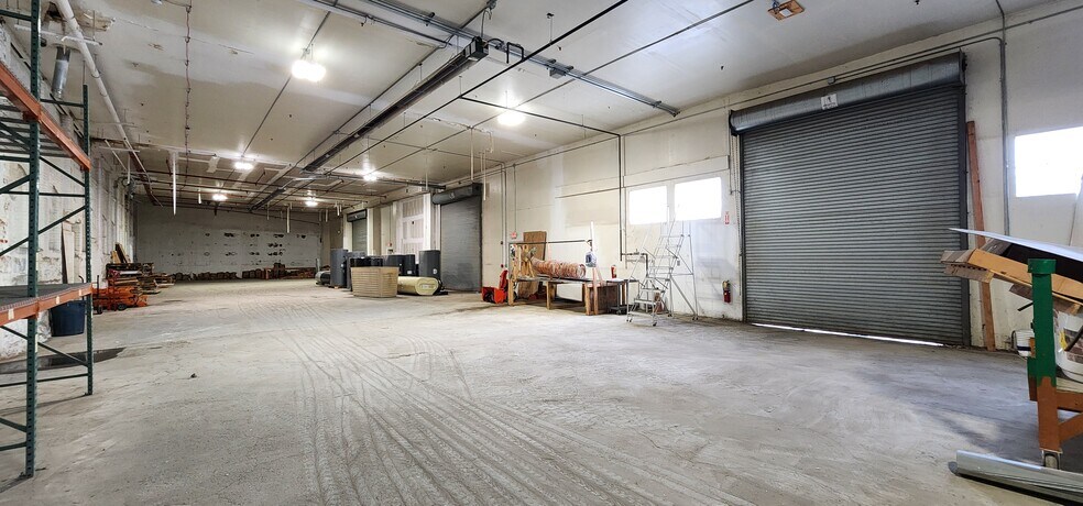 More Photos Of 730 N Main St, Waterbury Warehouse For Lease