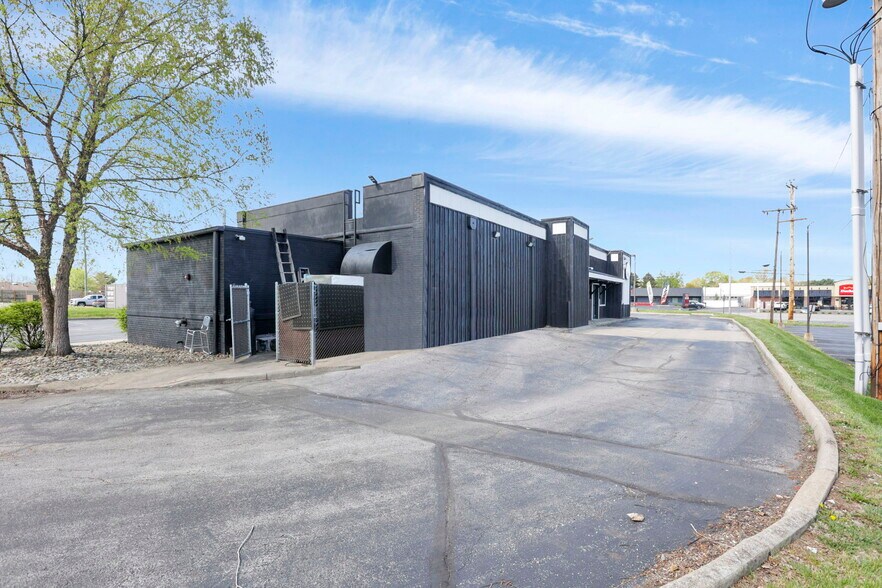 More Photos Of 1122 Hebron Rd, Heath Restaurant For Sale