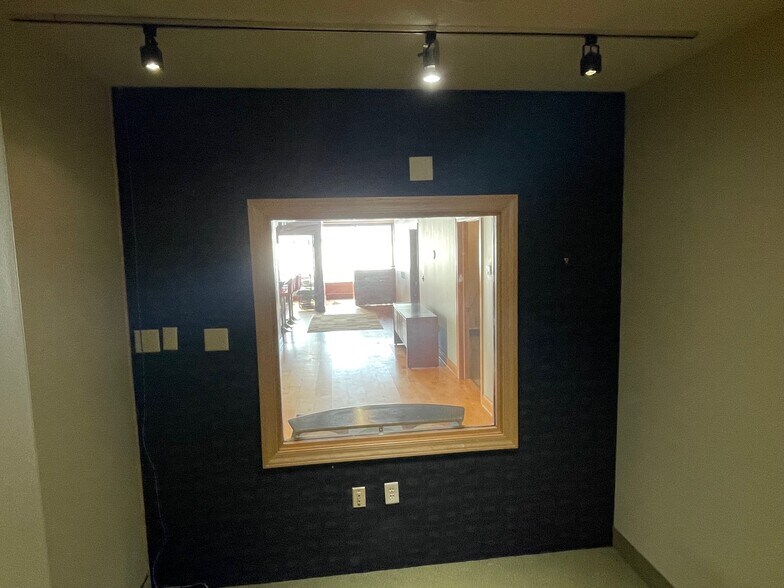 More Photos Of 4030-4032 Shoreline Dr, Spring Park Storefront Retail Office For Lease