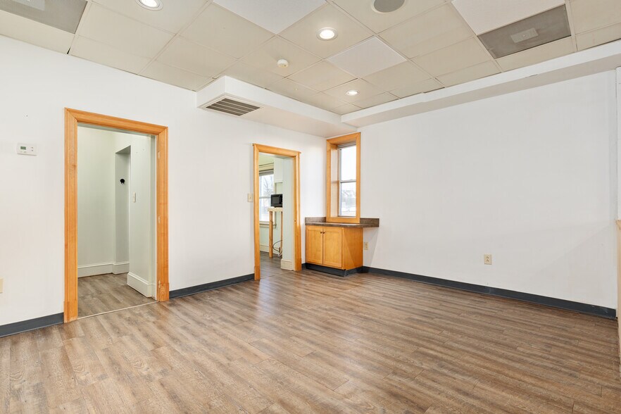 More Photos Of 238 E King St, Strasburg Storefront For Sale