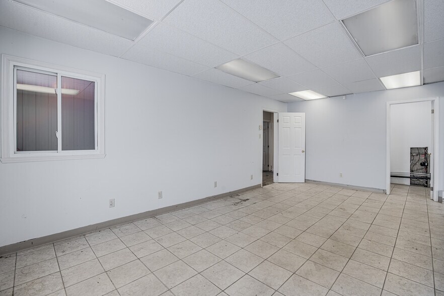 More Photos Of 19 Terry Fox Dr, Vankleek Hill Manufacturing For Sale