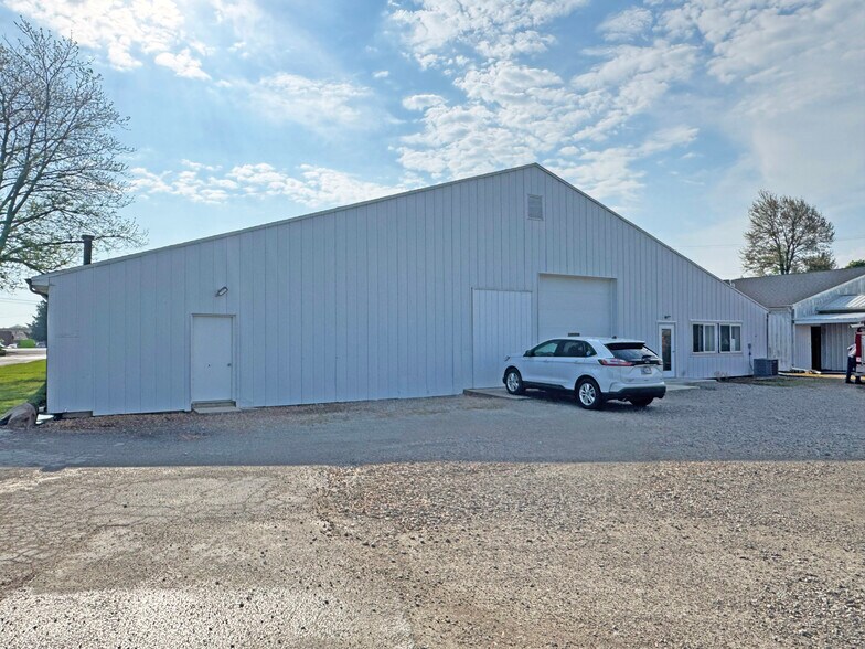 More Photos Of 10018 N State Road 1, Ossian Storefront For Lease