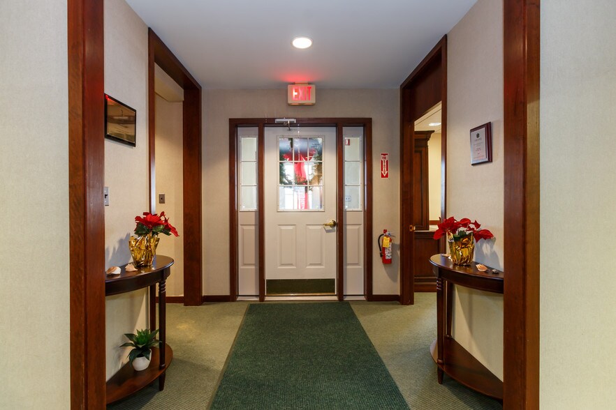 More Photos Of 683 Main St, Osterville Office For Sale