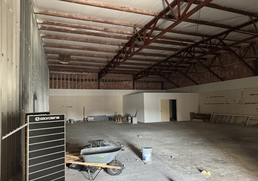 More Photos Of 1502 N 77 Sunshine Strip, Harlingen Storefront Retail Office For Lease