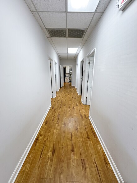 More Photos Of 999 Whitlock Ave SW, Marietta Unknown For Lease