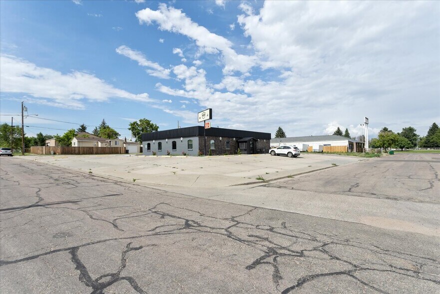 More Photos Of 122 W 6th St, Cheyenne Light Distribution For Lease