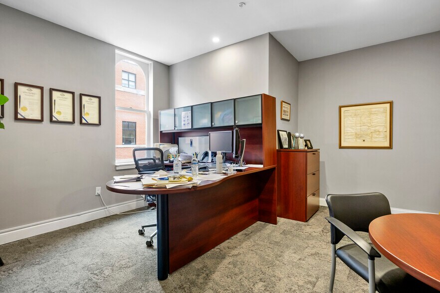 More Photos Of 76 N Pearl St, Albany Apartments For Lease