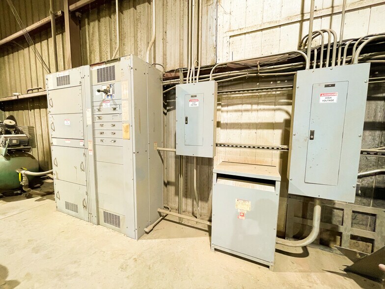 More Photos Of 2945 Niagara Rd, Colusa Manufacturing For Sale