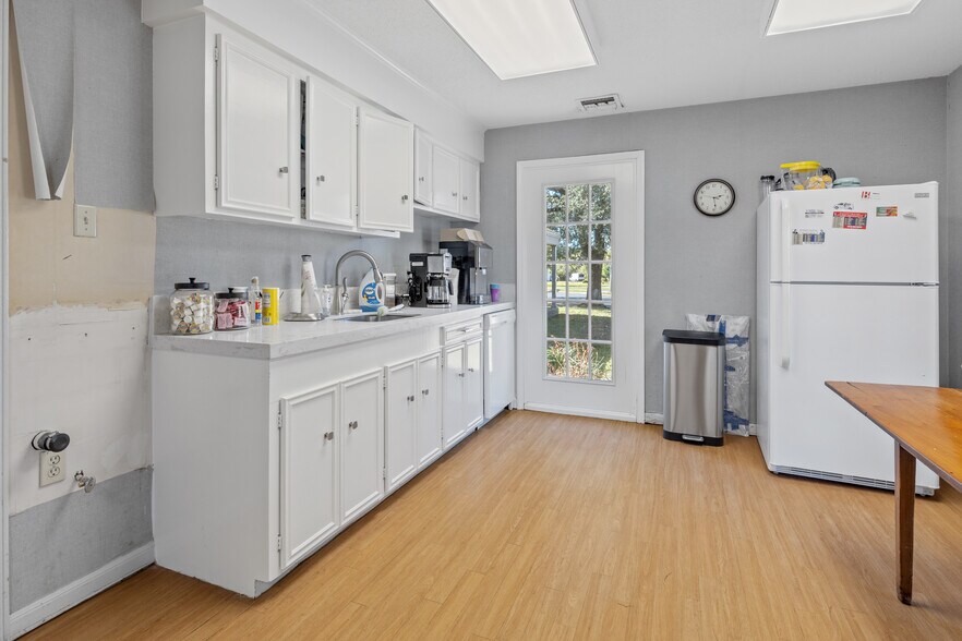 More Photos Of 1628 Ryan St, Lake Charles Office For Lease