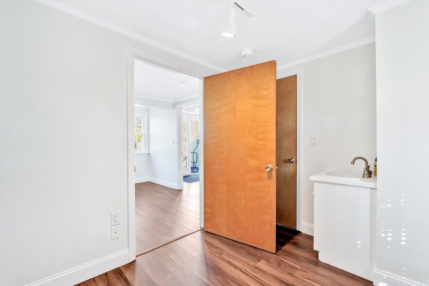 More Photos Of 1049 Main St, West Barnstable Medical For Sale