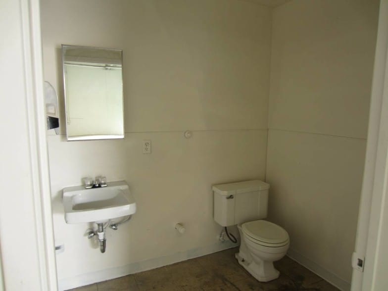 More Photos Of 1022 W Gladstone St, Azusa Warehouse For Lease