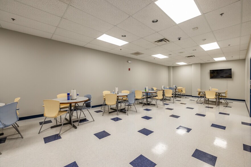 More Photos Of 500 Canal View Blvd, Rochester Unknown For Lease