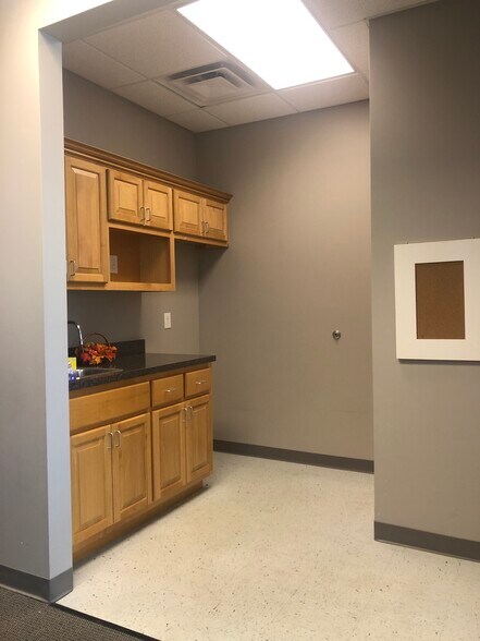 More Photos Of 996 Wilkinson Trce, Bowling Green Office For Lease