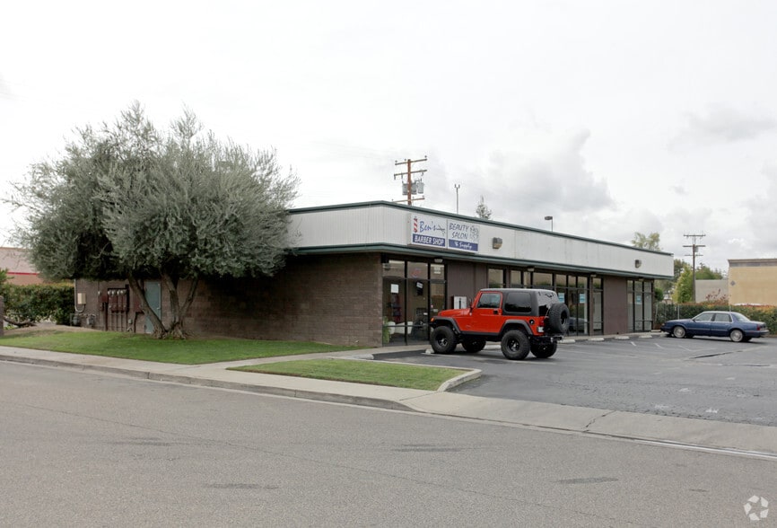 More Photos Of 1737 W Caldwell Ave, Visalia Freestanding For Lease
