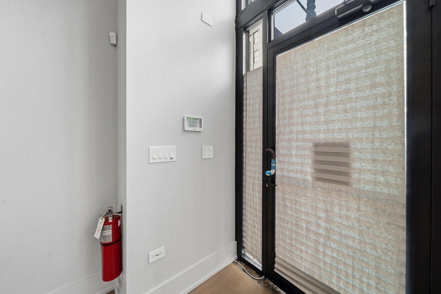 More Photos Of 619 W Randolph St, Chicago Restaurant For Sale