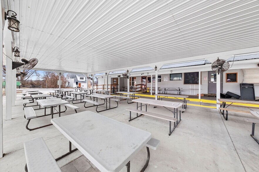 More Photos Of 2999 S Highway 94, Defiance Bar For Sale