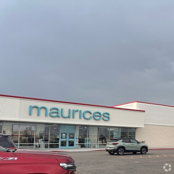 More Photos Of 700 11th St SW, Spencer Unknown For Lease