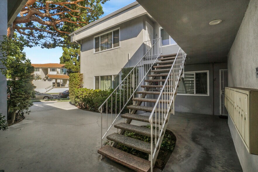 More Photos Of 18216 Kingsdale Ave, Redondo Beach Apartments For Sale