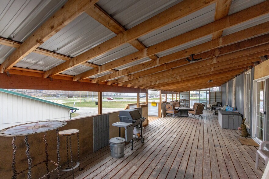 More Photos Of 1419 Old Hardin Rd, Billings Flex For Sale