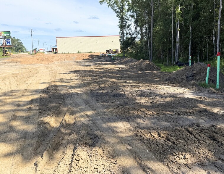 More Photos Of 205 – 215 Commercial Dr., Rincon Service For Lease