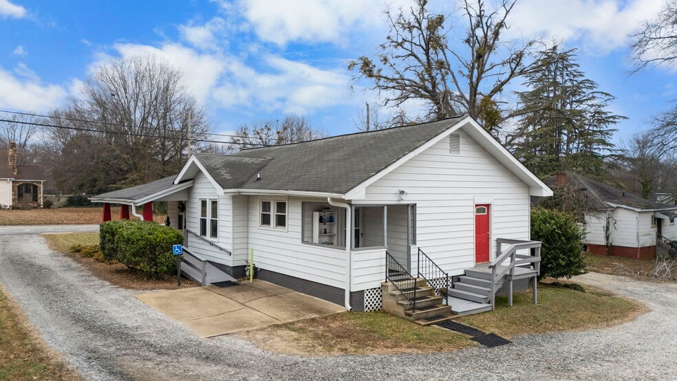 More Photos Of 106 Memorial Dr, Greer Medical For Lease