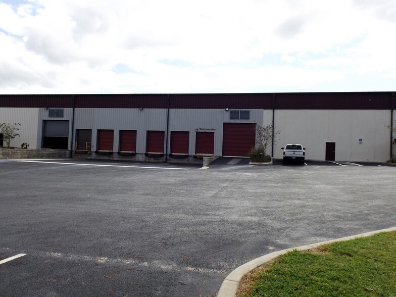 More Photos Of 20004 O'Brien Rd, Groveland Warehouse For Sale