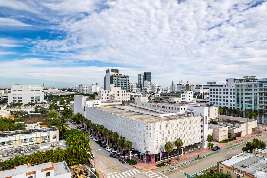 More Photos Of 420 Lincoln Rd, Miami Beach Loft Creative Space For Lease