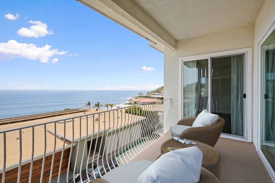 More Photos Of 18103 Coastline Dr, Malibu Apartments For Sale