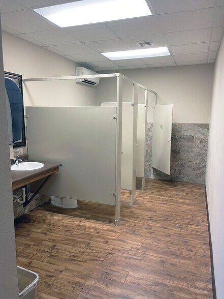 More Photos Of 162 Caddo Dr, Abilene Flex For Lease