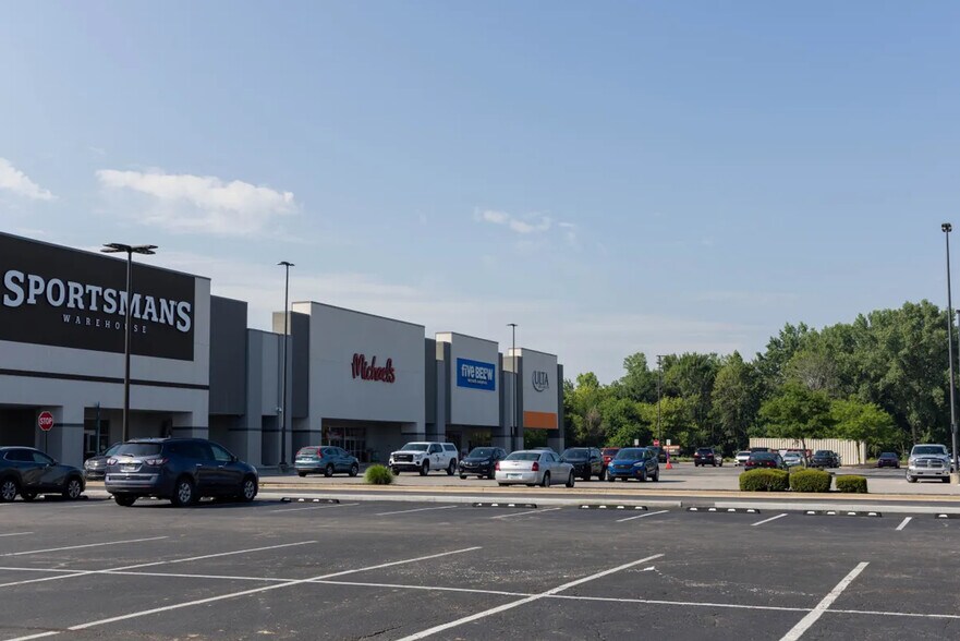 More Photos Of 905-975 N Green St, Brownsburg Unknown For Lease