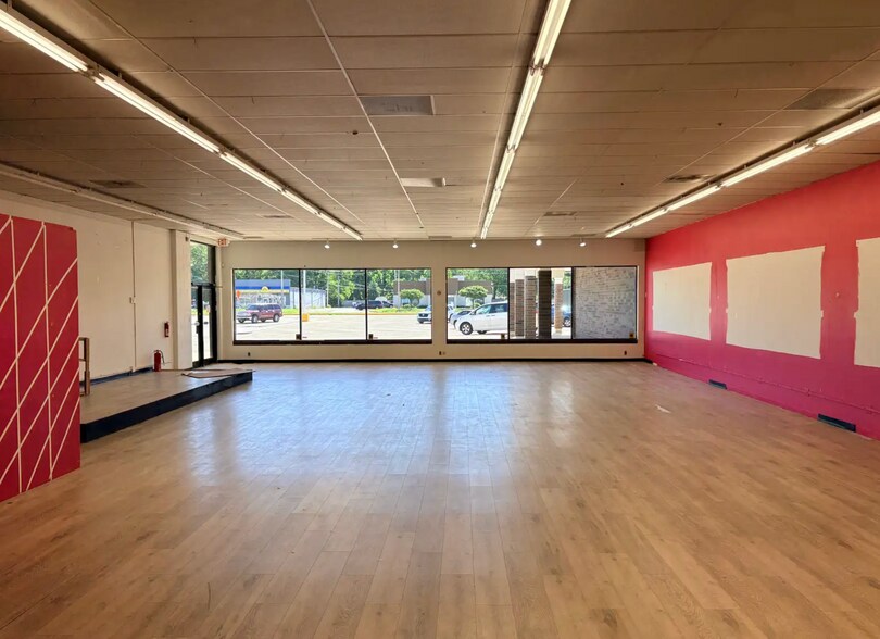 More Photos Of 1558 M - 139, Benton Harbor General Retail For Lease
