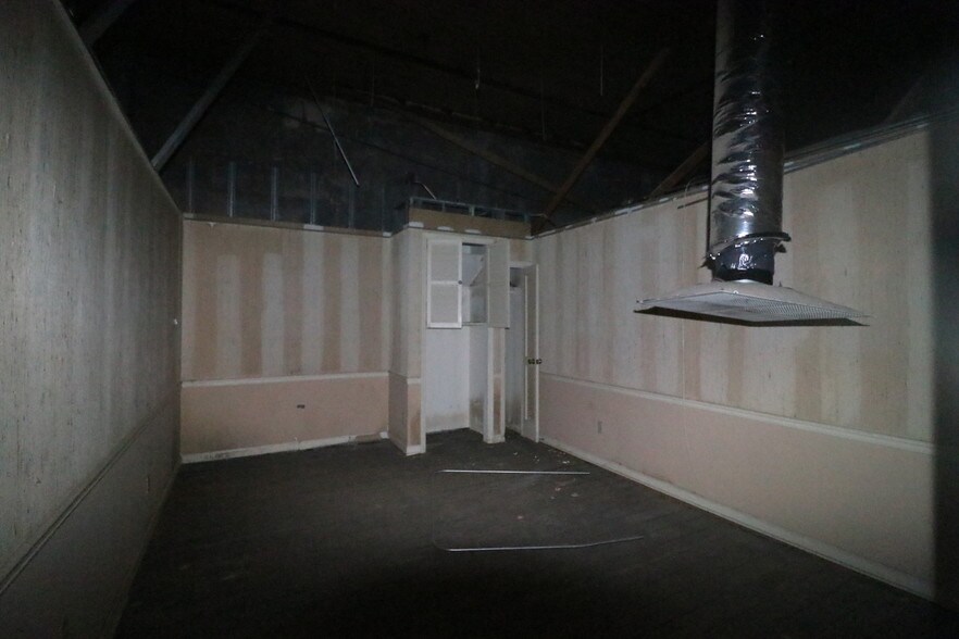 More Photos Of 305 8th St, Augusta Freestanding For Sale