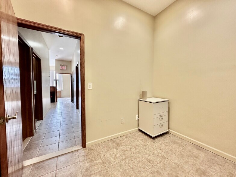 More Photos Of 3005 31st Ave, Astoria Medical For Lease