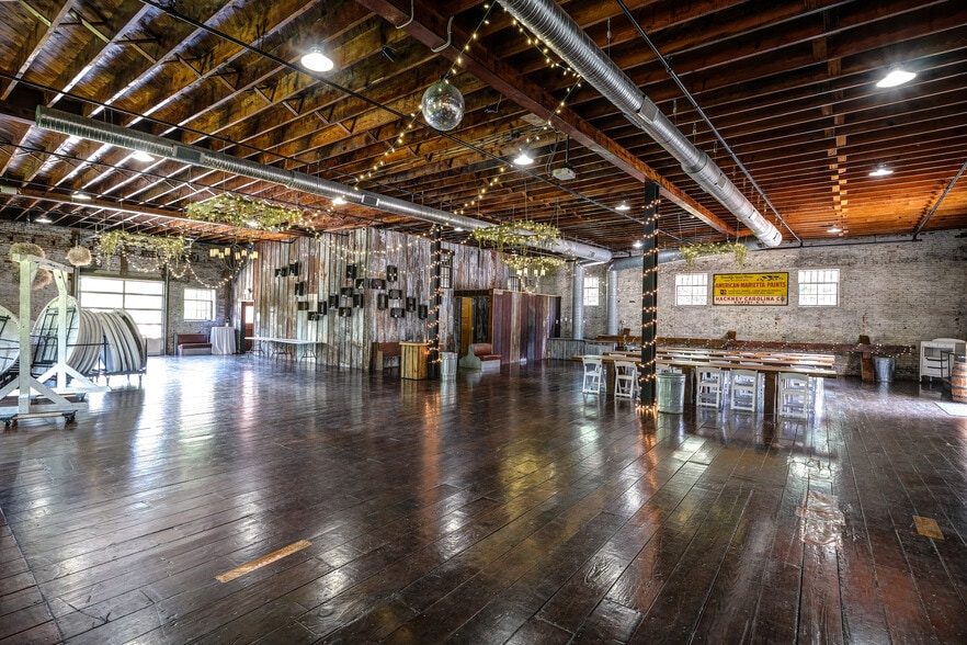 More Photos Of 11 Railroad St, Murphy Research And Development For Sale