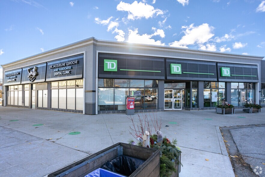 More Photos Of 4555 Hurontario St, Mississauga General Retail For Lease