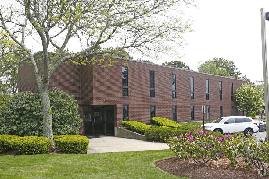 More Photos Of 218 W Main St, Hyannis Medical For Sale