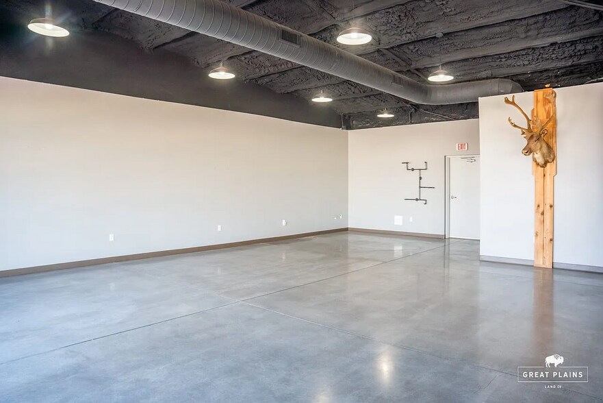 More Photos Of 204 S Broadway Ave, Hinton Storefront Retail Office For Sale