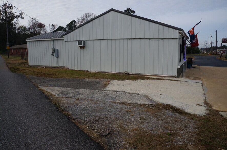 More Photos Of 33922 US Highway 280, Childersburg General Retail For Sale