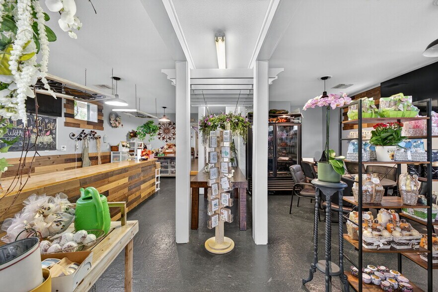 More Photos Of 237 E Plymouth Ave, Deland Freestanding For Sale