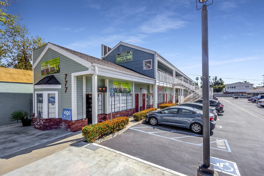 More Photos Of 777 W 19th St, Costa Mesa Office For Sale
