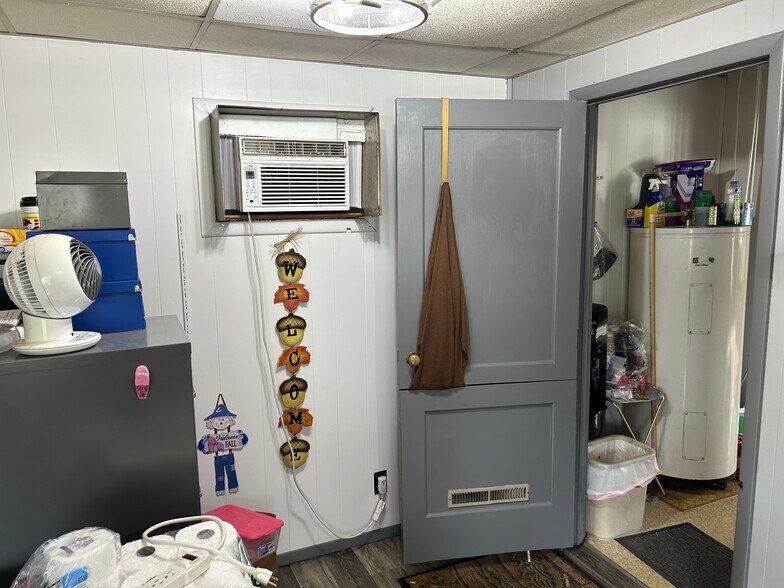 More Photos Of 405 W Barber Ave, Livingston Flex For Sale