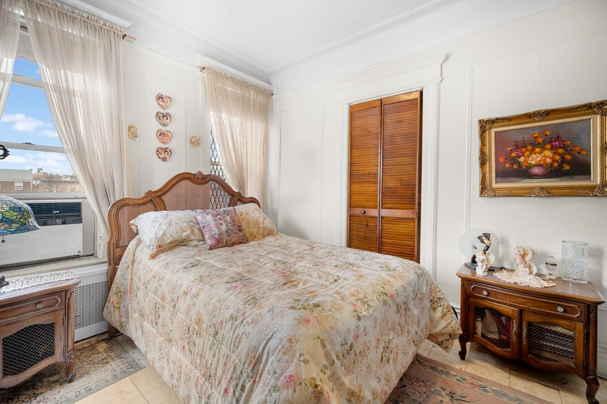 More Photos Of 3172 44th St, Astoria Multifamily For Sale