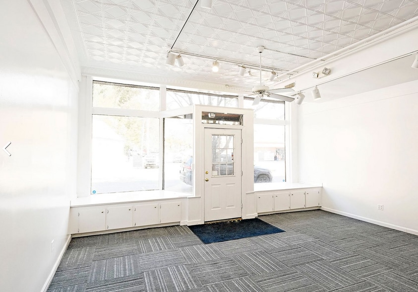 More Photos Of 358 Valley St, Scottsville Storefront For Lease