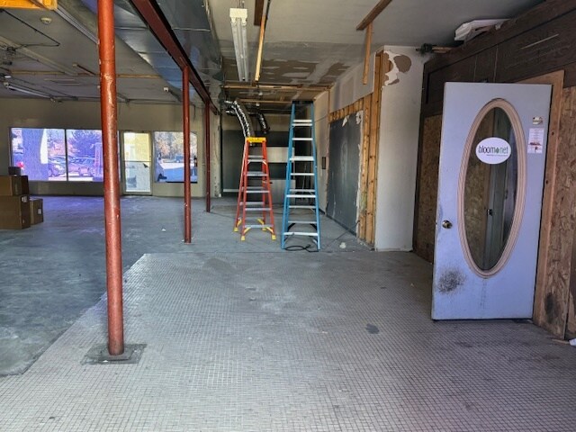 More Photos Of 2540-2550 45th St, Highland General Retail For Lease