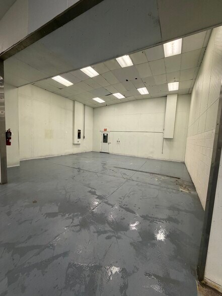 More Photos Of 150 E 400 N, Salem Manufacturing For Lease