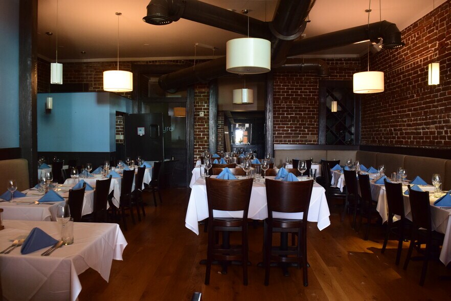 More Photos Of 309 W Congress St, Savannah Restaurant For Lease