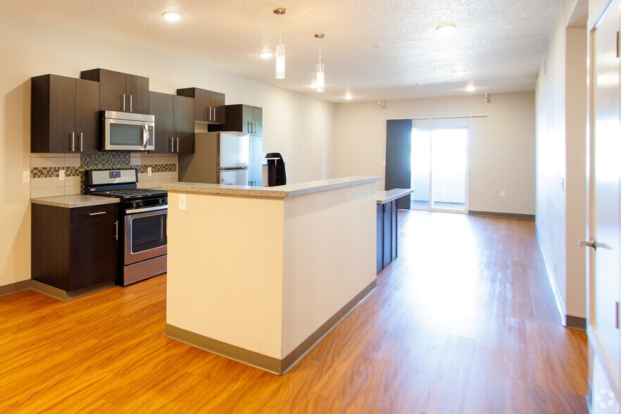 More Photos Of 950 4th St NW, Albuquerque Apartments For Sale
